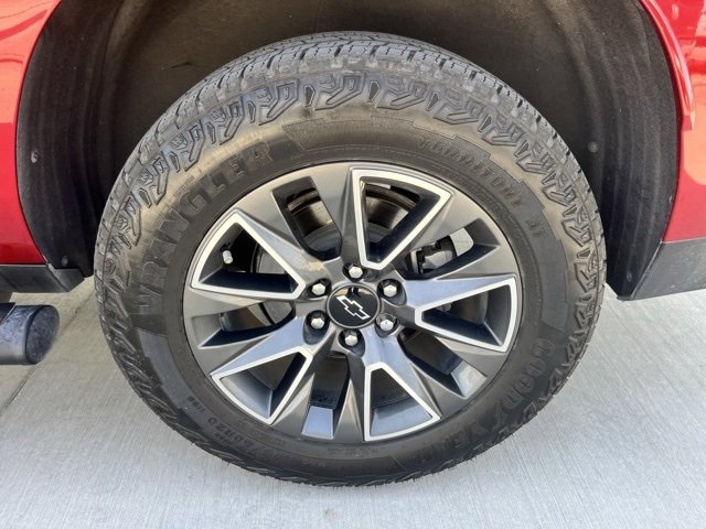 Used 2023 Chevrolet Suburban Z71 w/ Luxury Package image 8