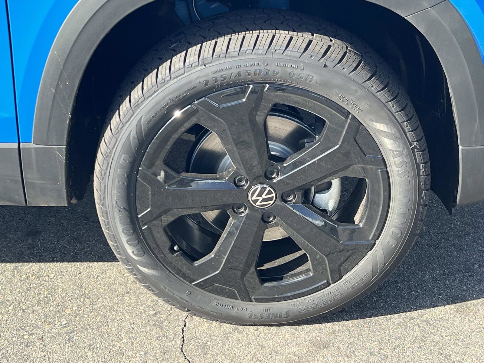 New 2026 Volkswagen Taos SE image 30