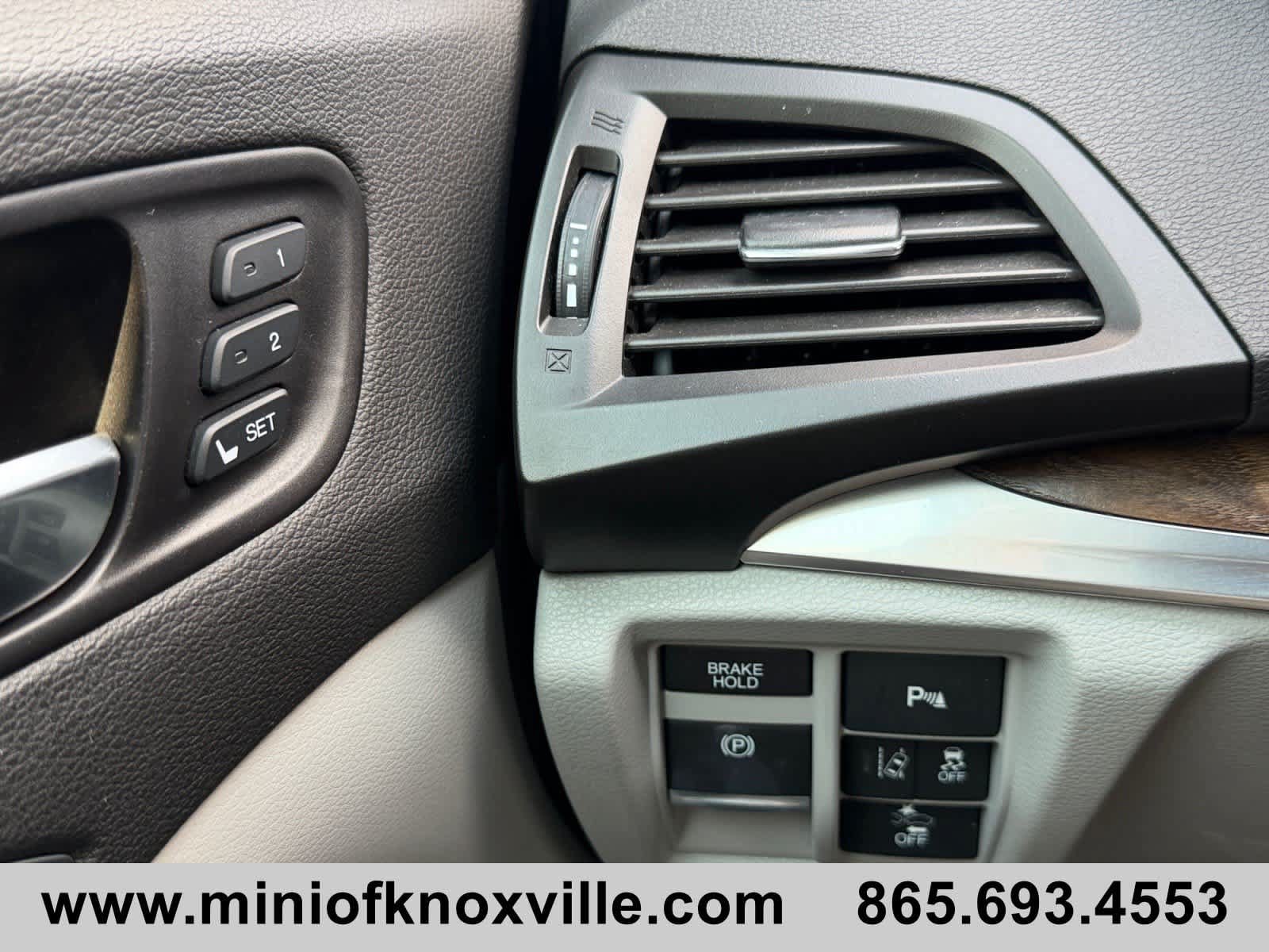 Used 2020 Acura MDX w/ Technology Package AWD/4WD image 25