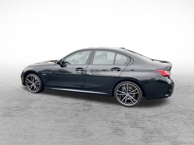 Used 2023 BMW 330e xDrive w/ M Sport Package AWD/4WD image 5