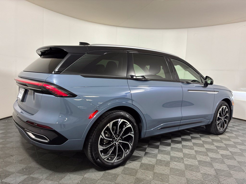 Used 2025 Lincoln Nautilus Reserve AWD/4WD image 5