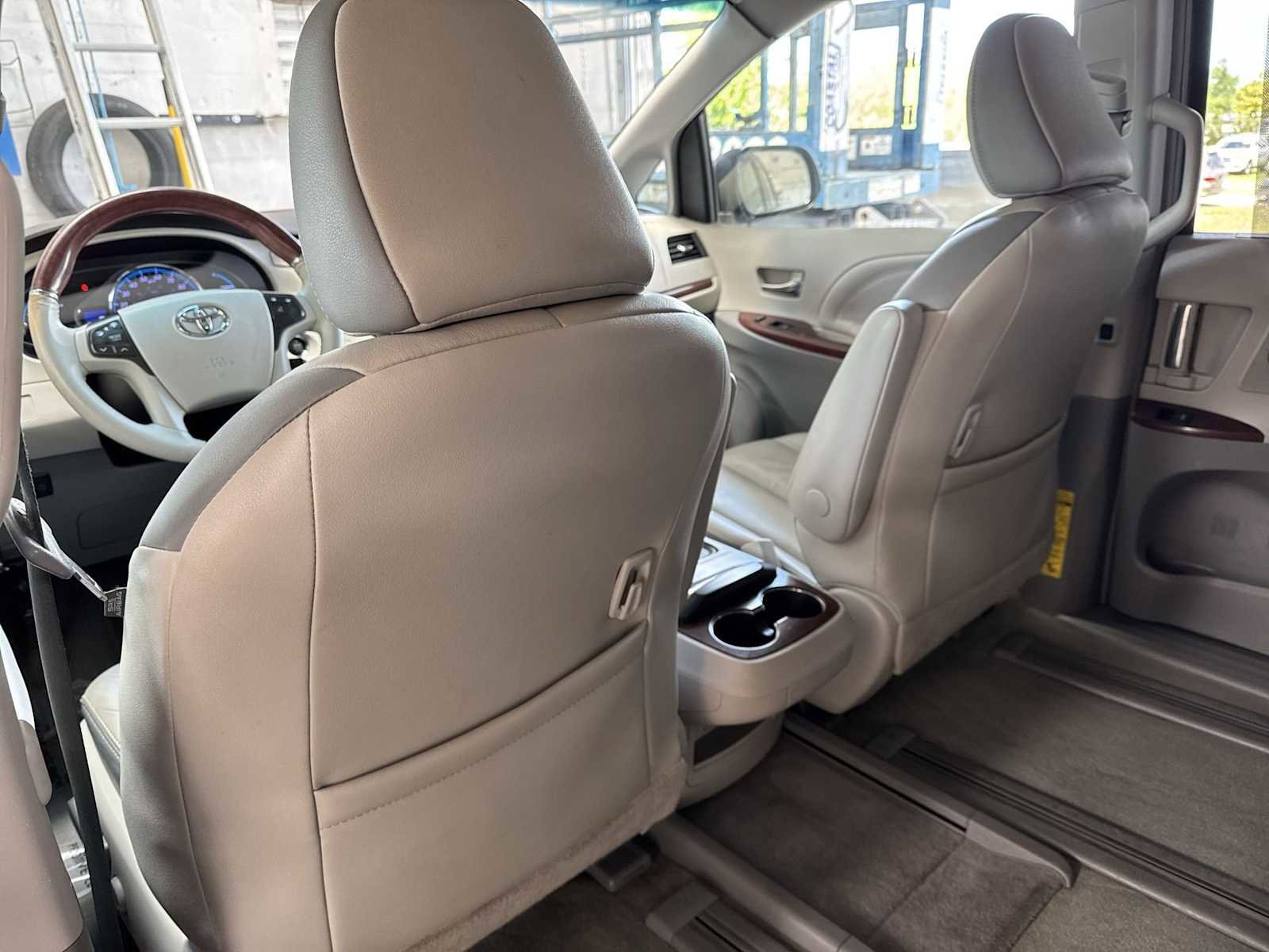 Used 2014 Toyota Sienna Limited w/ Limited Premium Package image 16