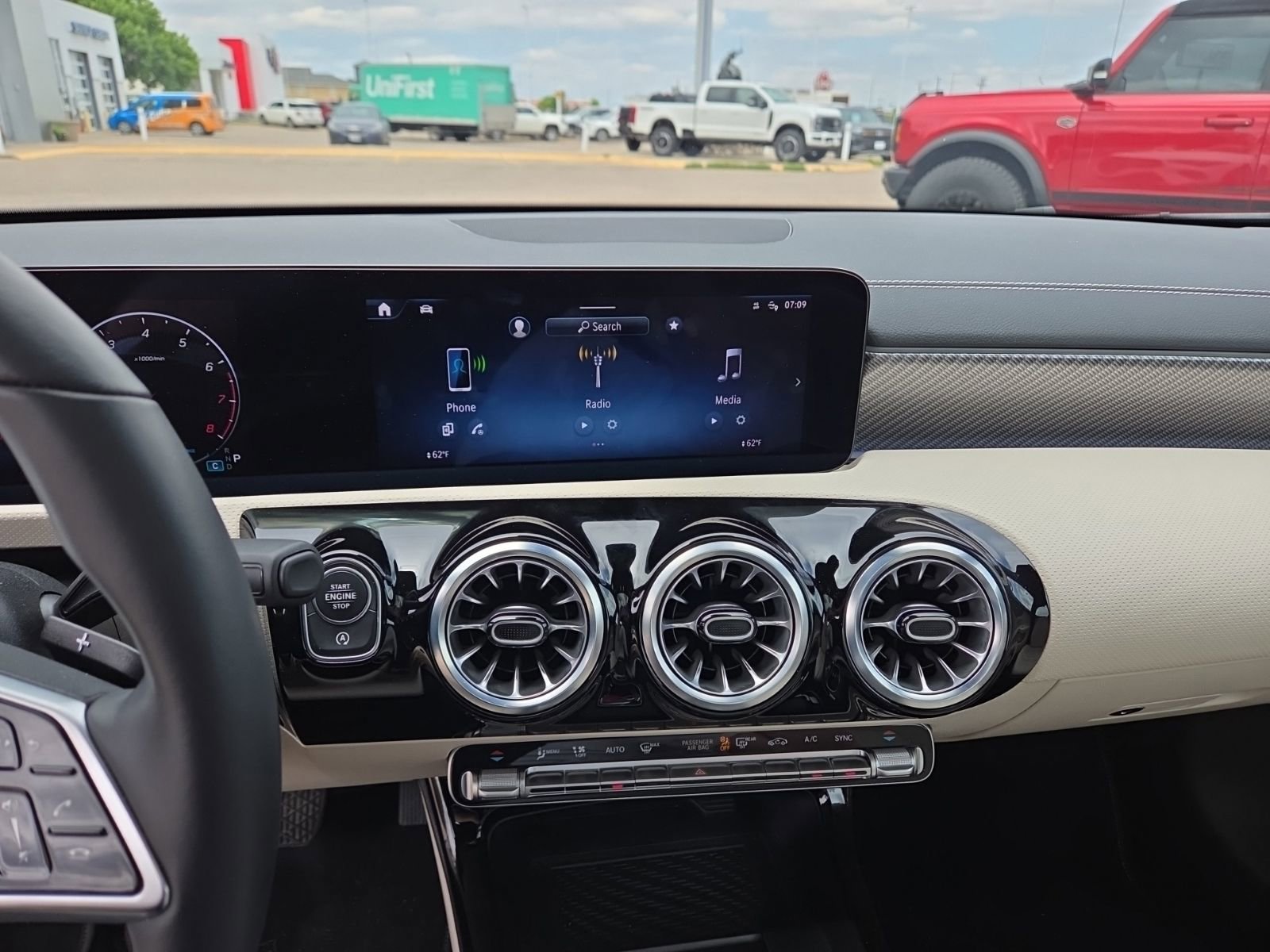 Used 2025 Mercedes-Benz CLA 250 4MATIC image 11