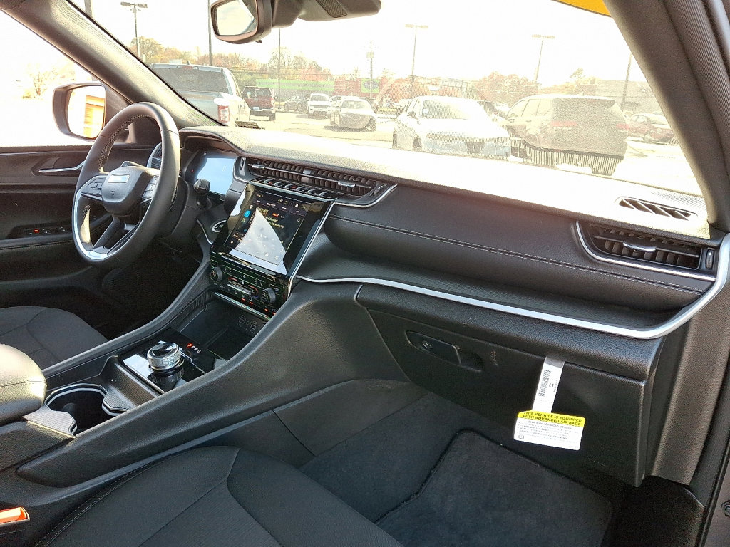 Used 2024 Jeep Grand Cherokee L Laredo w/ Luxury Tech Group I image 11