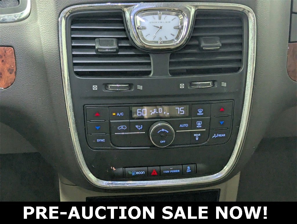 Used 2014 Chrysler Town & Country Touring image 20