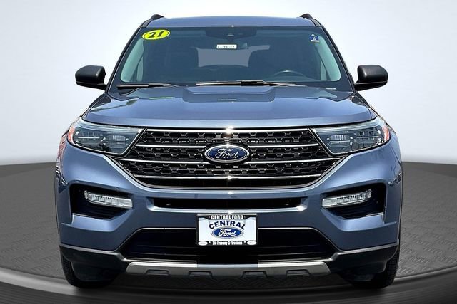 Certified 2021 Ford Explorer XLT w/ Equipment Group 202A image 3