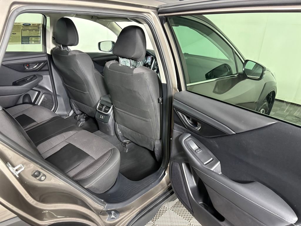 Used 2023 Subaru Outback Premium AWD/4WD image 32