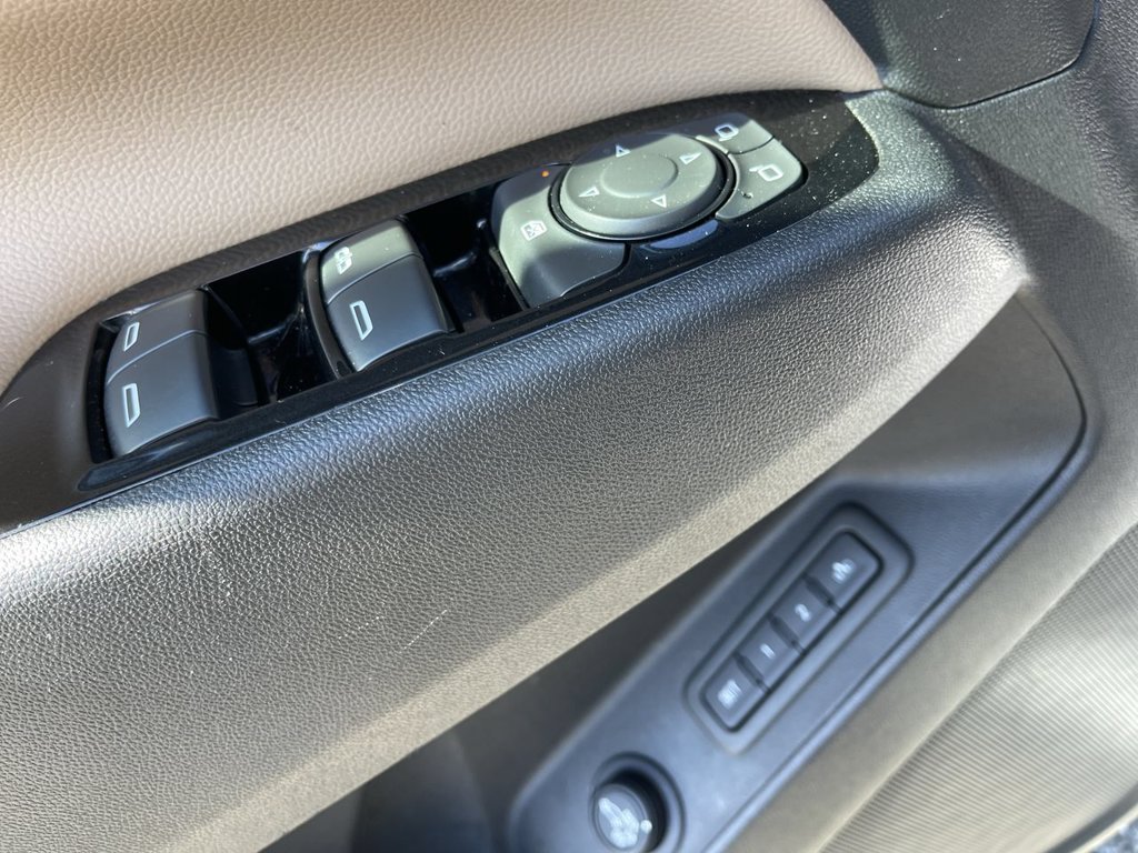 Used 2024 Chevrolet Equinox Premier AWD/4WD image 13