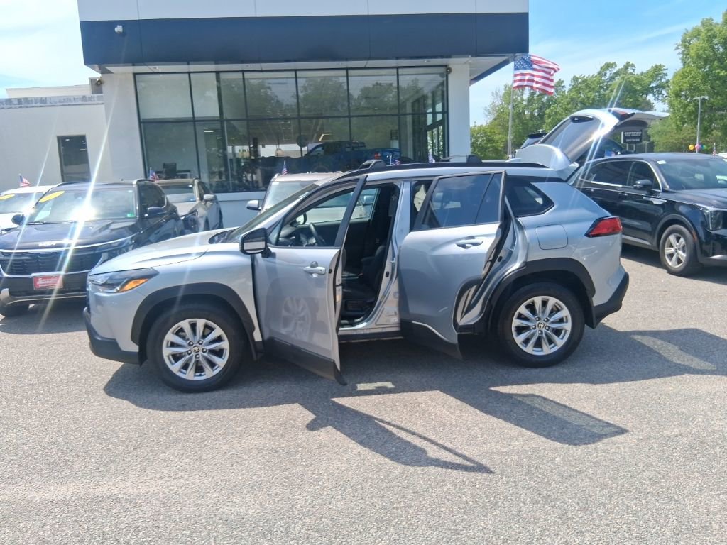 Used 2024 Toyota Corolla Cross LE AWD/4WD image 25