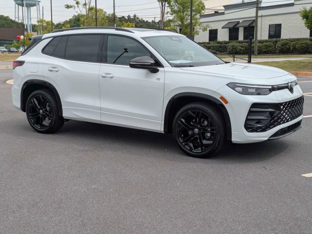 New 2026 Volkswagen Tiguan SE R-Line FWD image 2