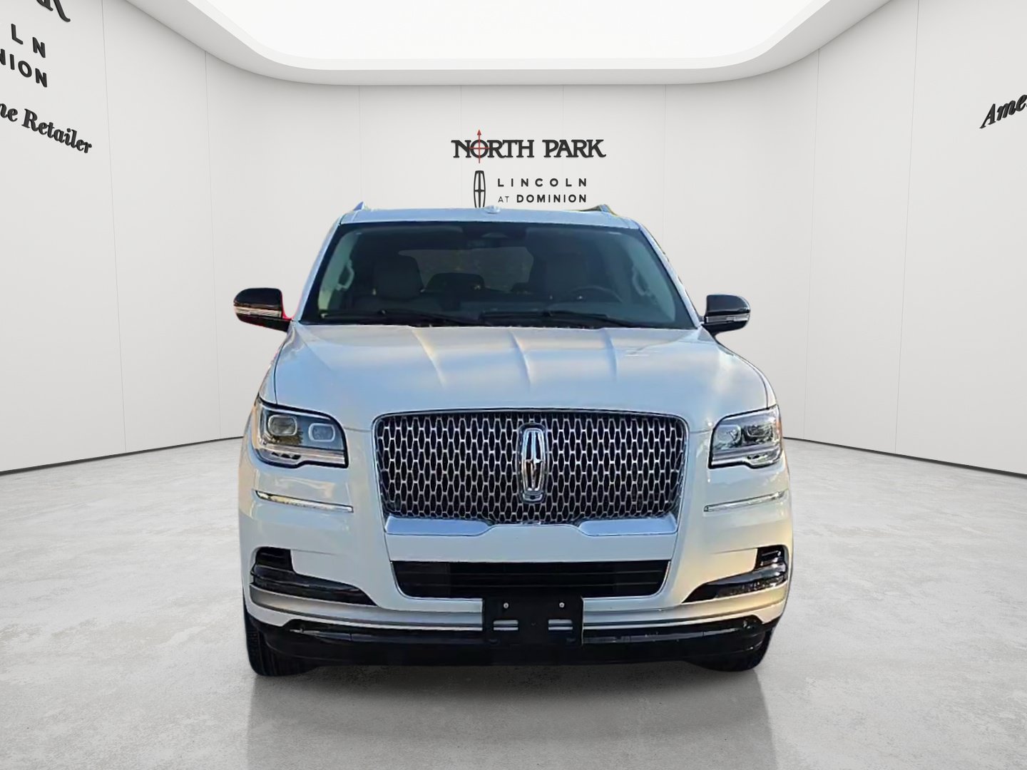 Used 2024 Lincoln Navigator Premiere AWD/4WD image 8