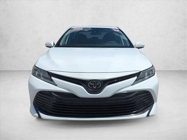 Used 2019 Toyota Camry LE image 2