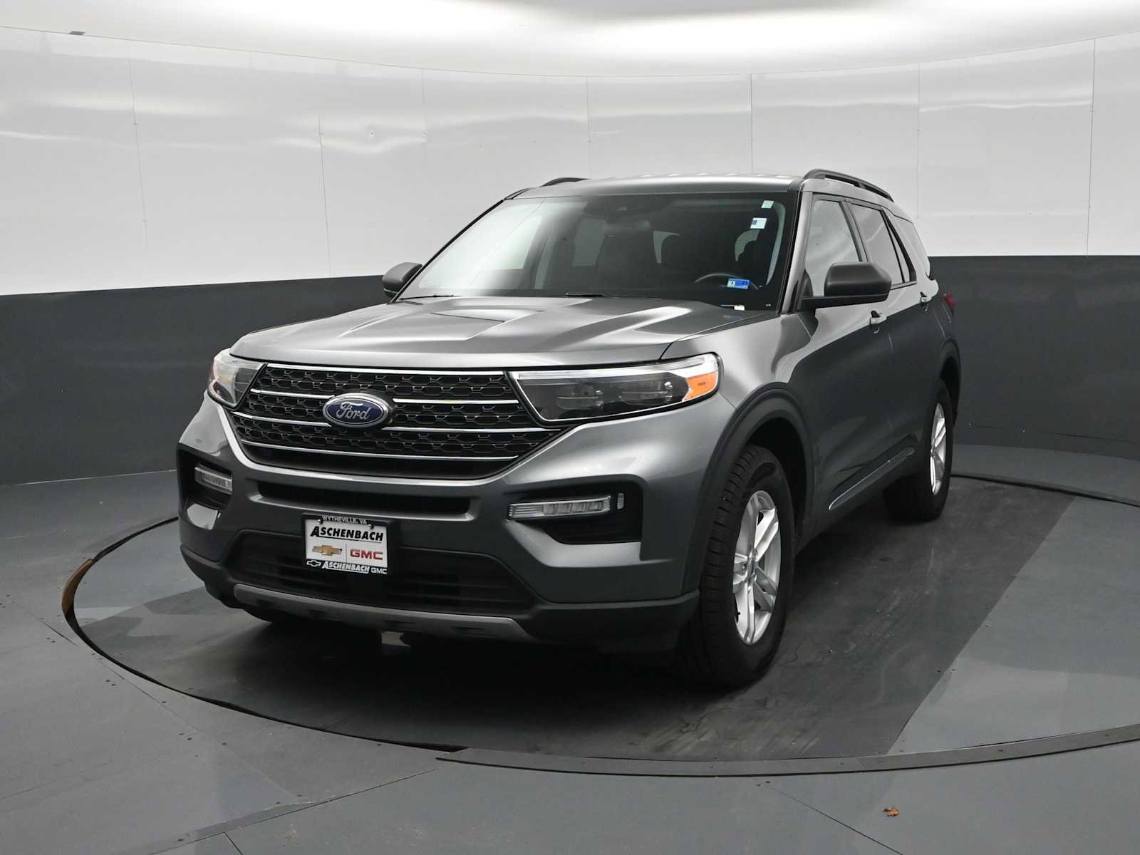 Used 2023 Ford Explorer XLT w/ Equipment Group 202A image 5
