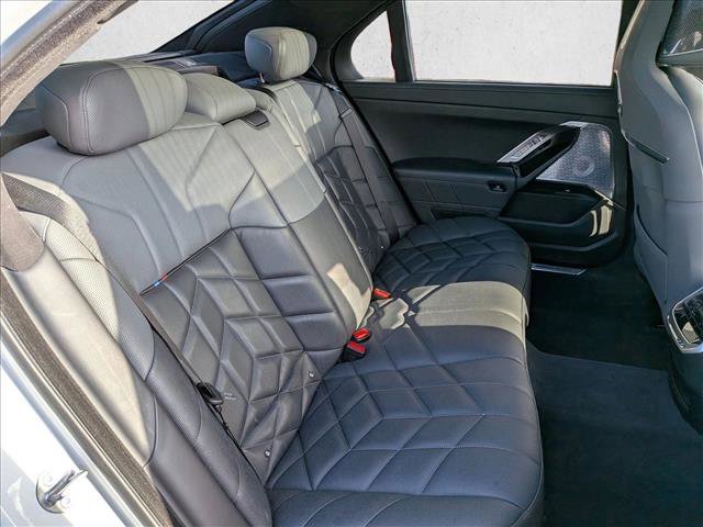 Certified 2023 BMW 760i xDrive w/ Executive Package image 20