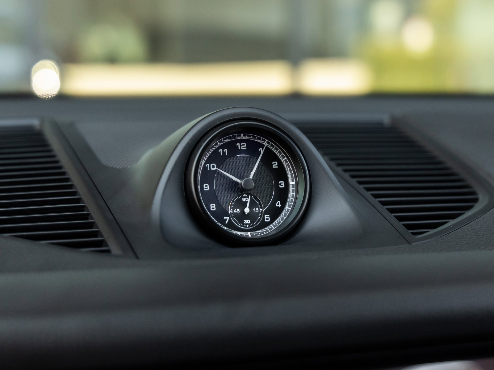 New 2026 Porsche Macan image 32