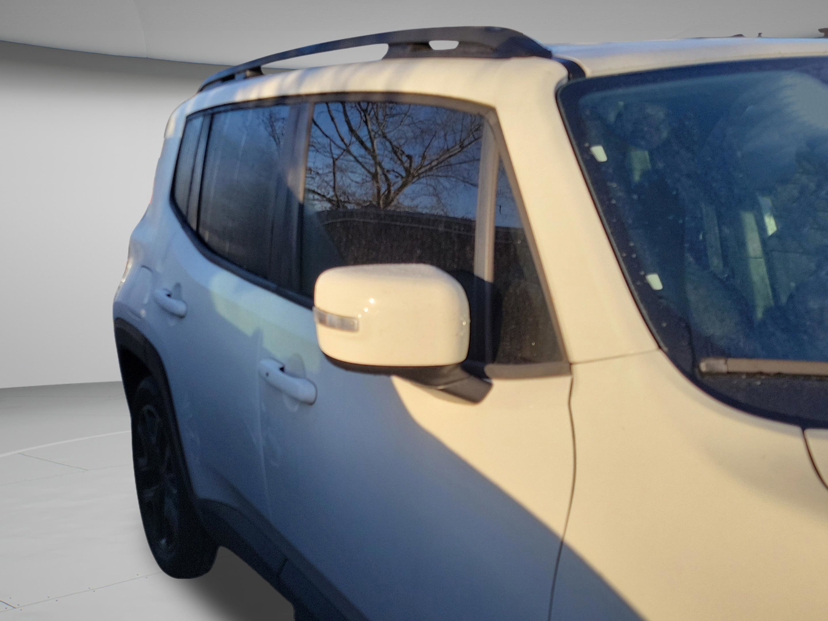 Used 2017 Jeep Renegade Altitude image 4