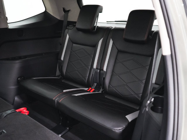 Used 2025 Volkswagen Atlas Peak Edition SE AWD/4WD image 44
