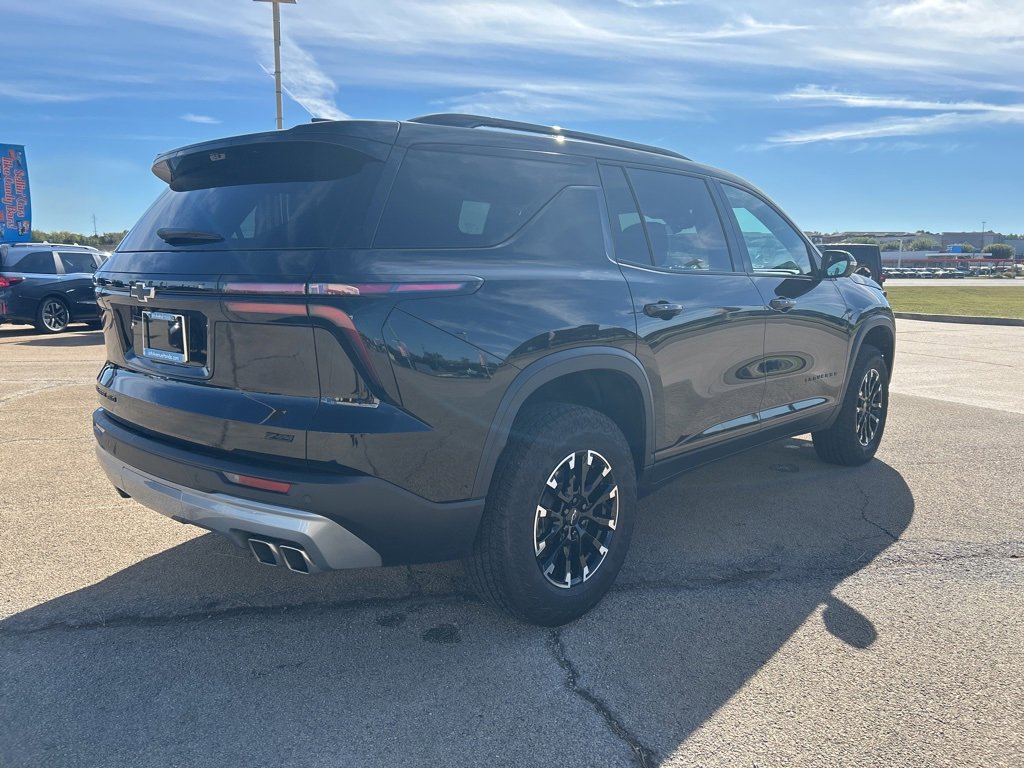 Used 2025 Chevrolet Traverse Z71 w/ Enhanced Driving Package image 5