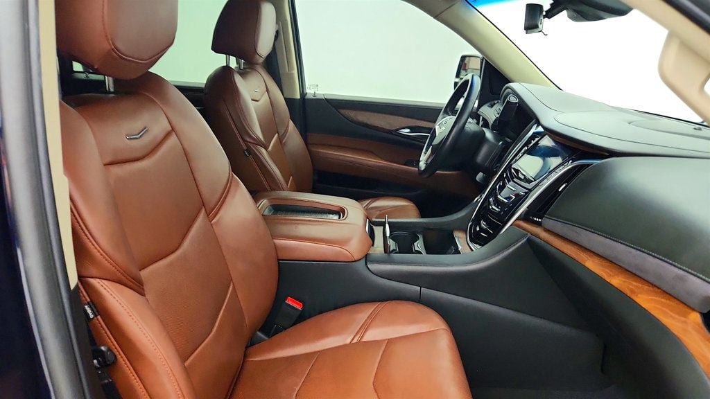 Used 2019 Cadillac Escalade Premium Luxury AWD/4WD image 27