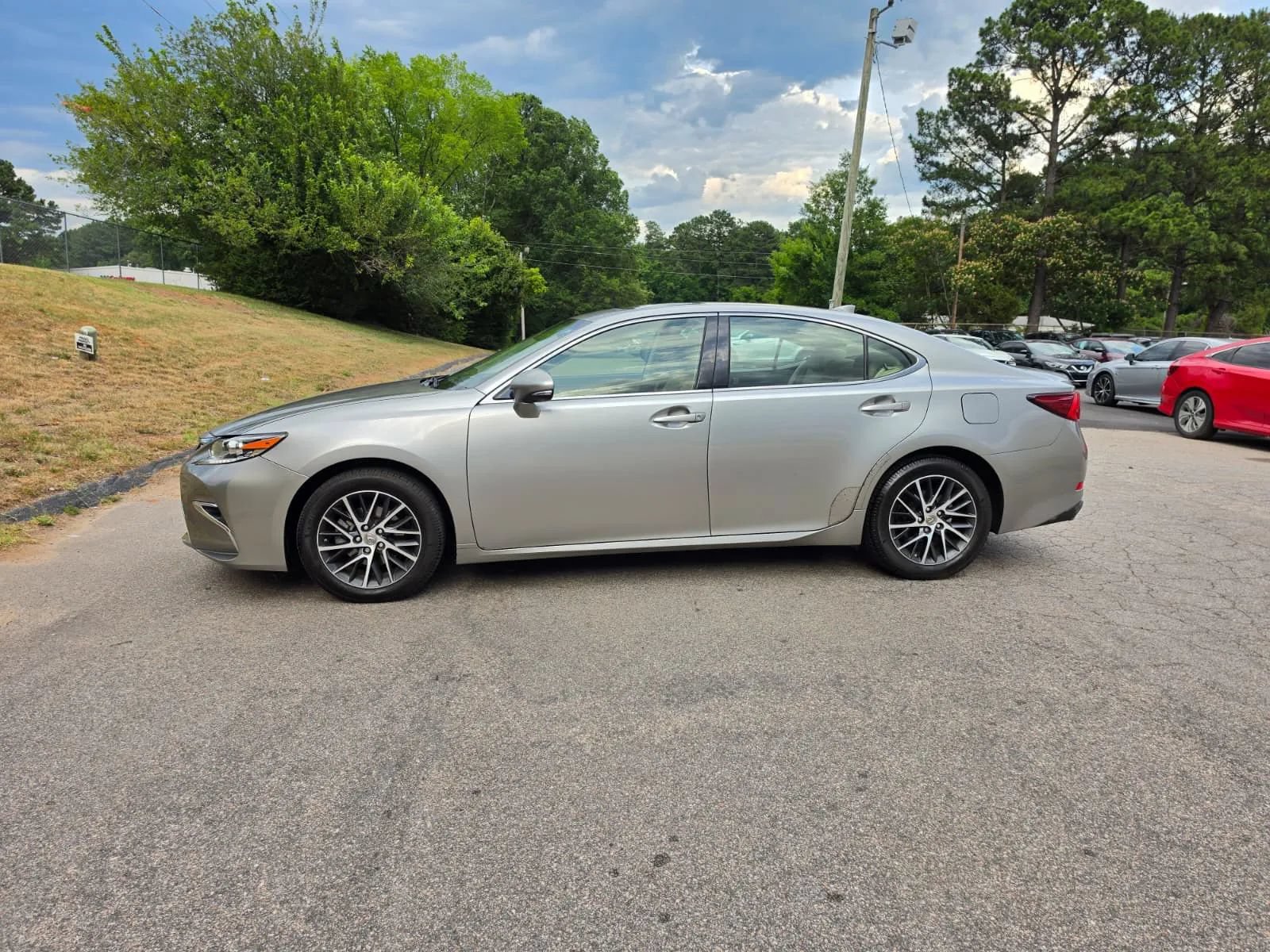 Used 2016 Lexus ES 350 w/ Luxury Package w/Wood Trim FWD image 5