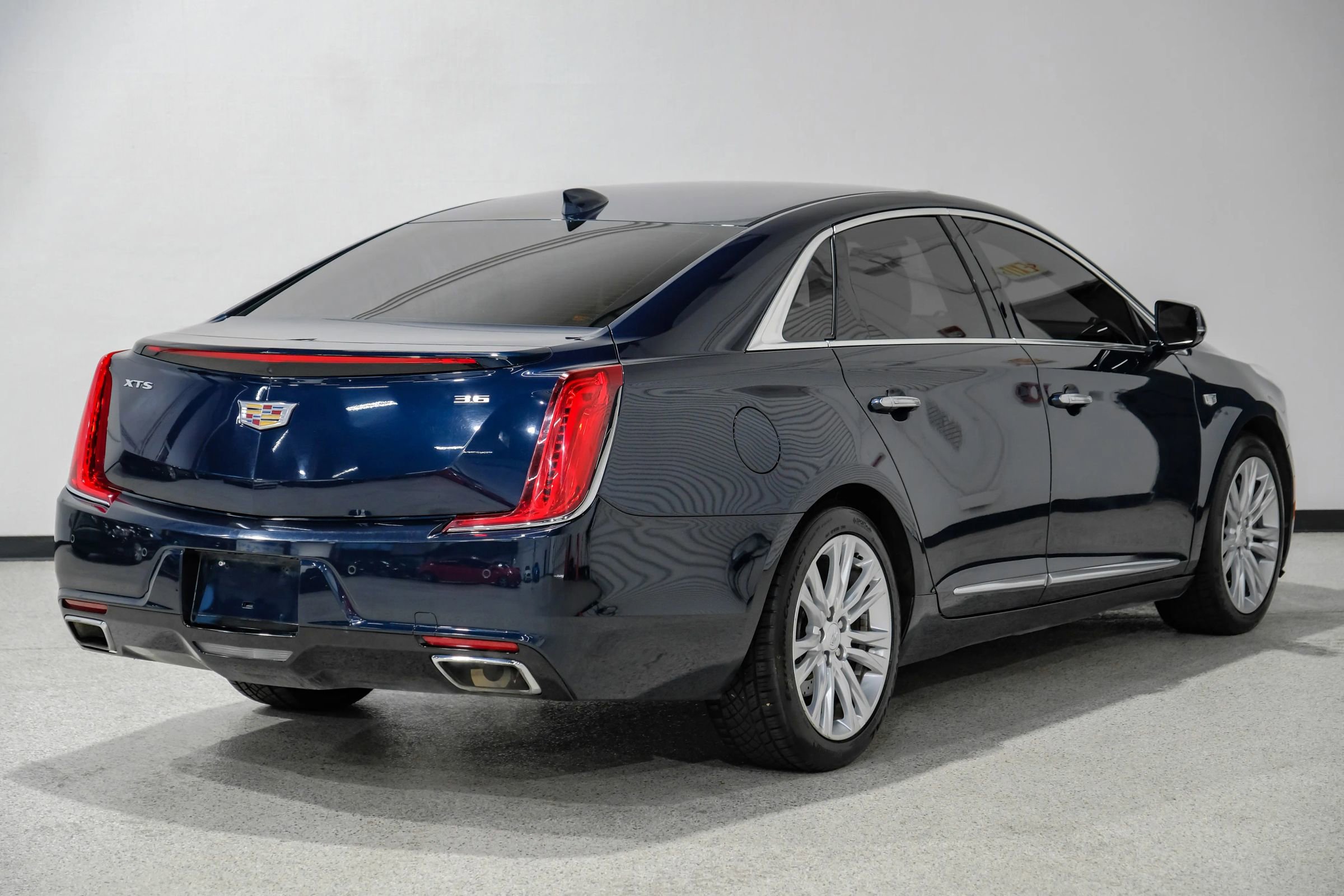 Used 2019 Cadillac XTS Luxury image 6