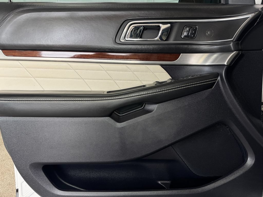 Used 2019 Ford Explorer Platinum AWD/4WD image 10