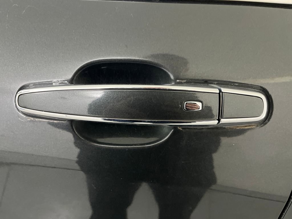 Used 2018 Chevrolet Equinox Premier w/ Infotainment II Package image 17