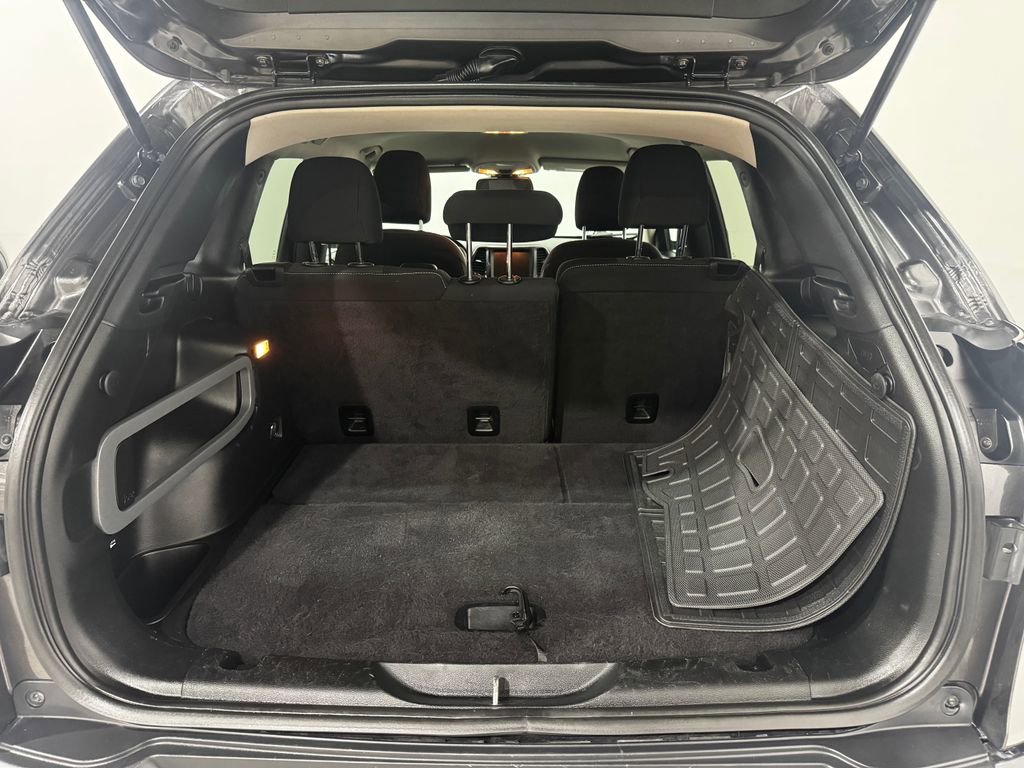 Used 2017 Jeep Cherokee Latitude w/ Cold Weather Group AWD/4WD image 26
