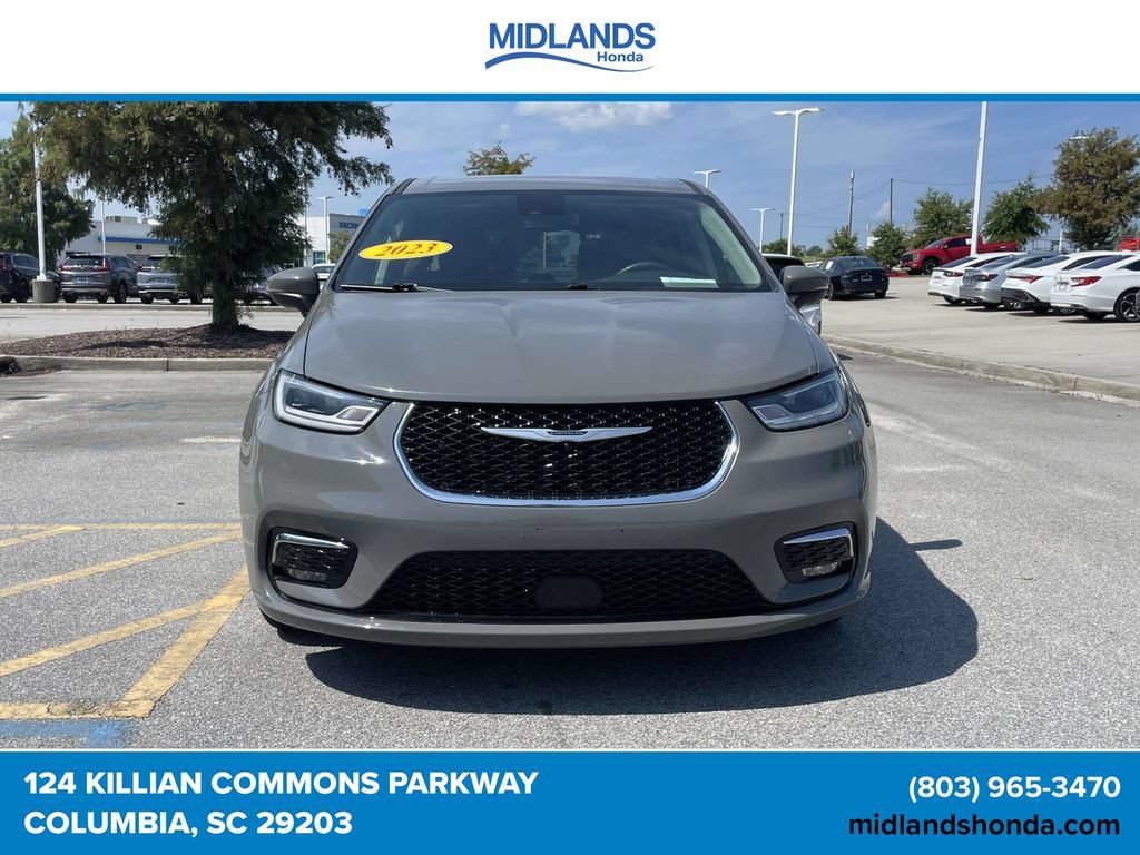 Used 2023 Chrysler Pacifica Touring-L FWD video 2