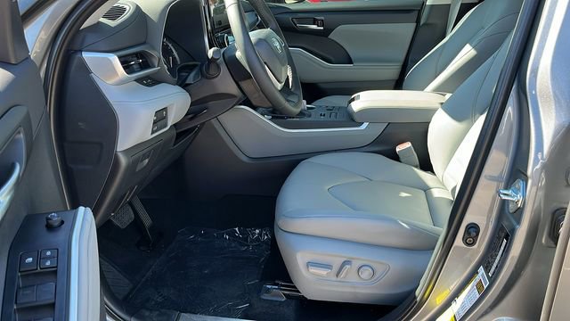 New 2026 Toyota Highlander XLE image 18
