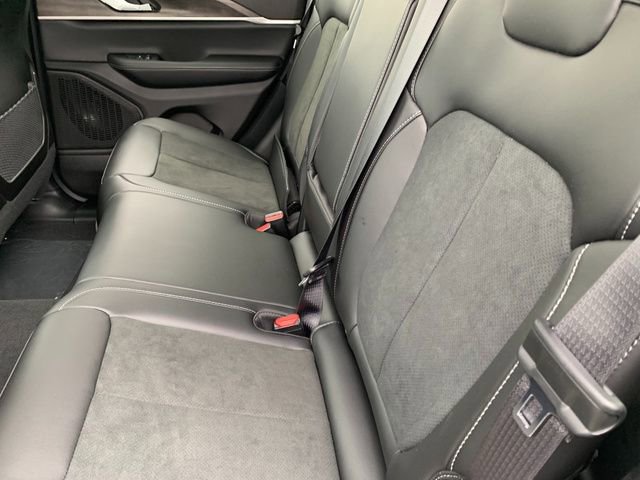 New 2026 Jeep Grand Cherokee Altitude AWD/4WD image 13