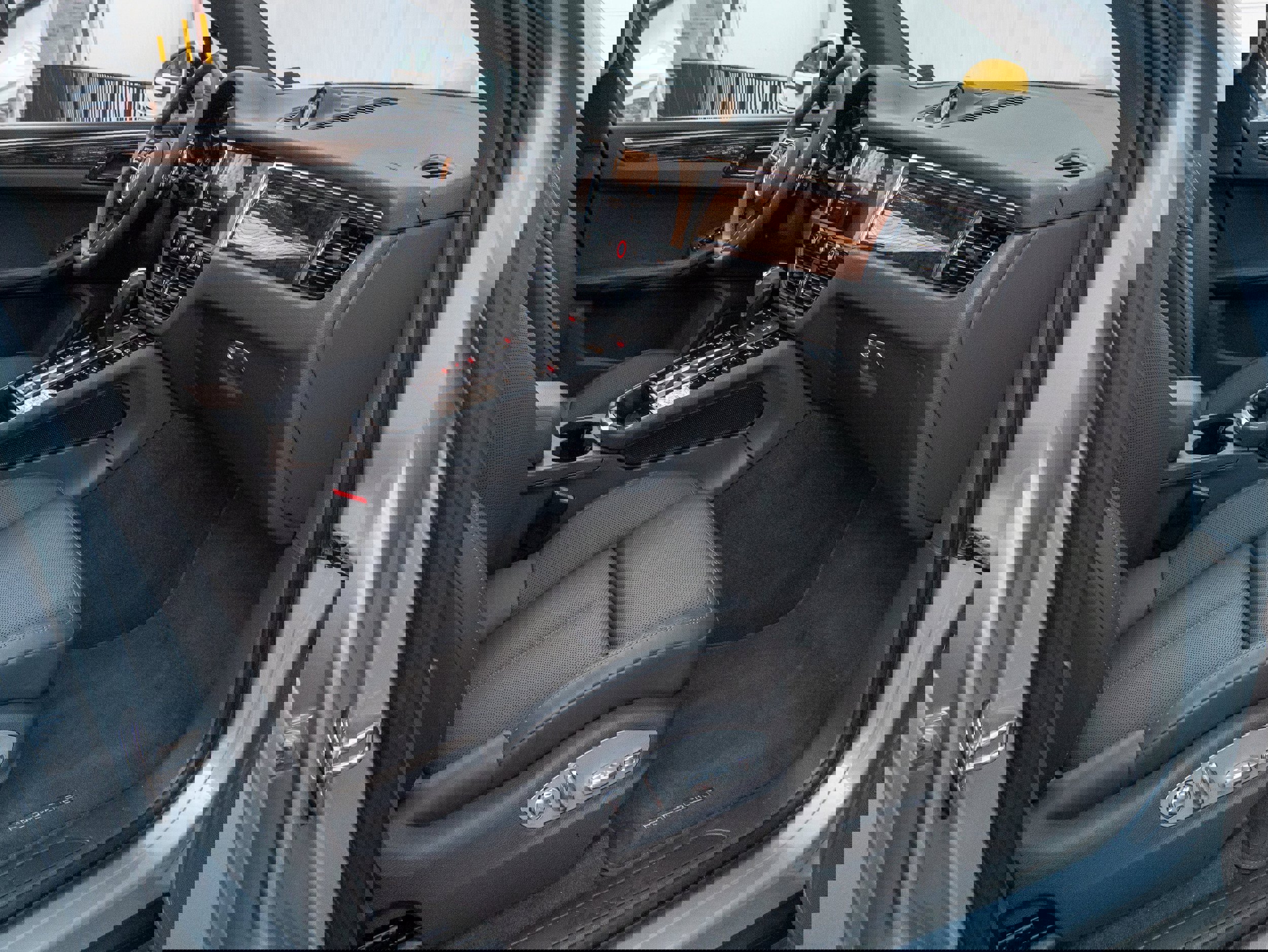 Used 2023 Porsche Macan image 33