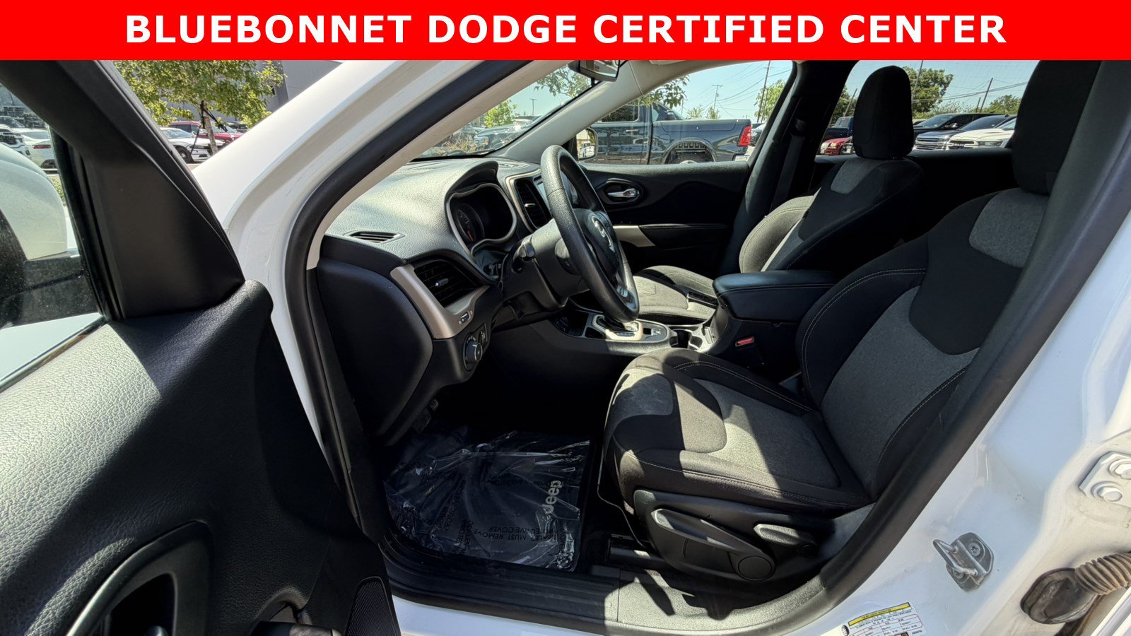 Used 2018 Jeep Cherokee Latitude FWD image 11