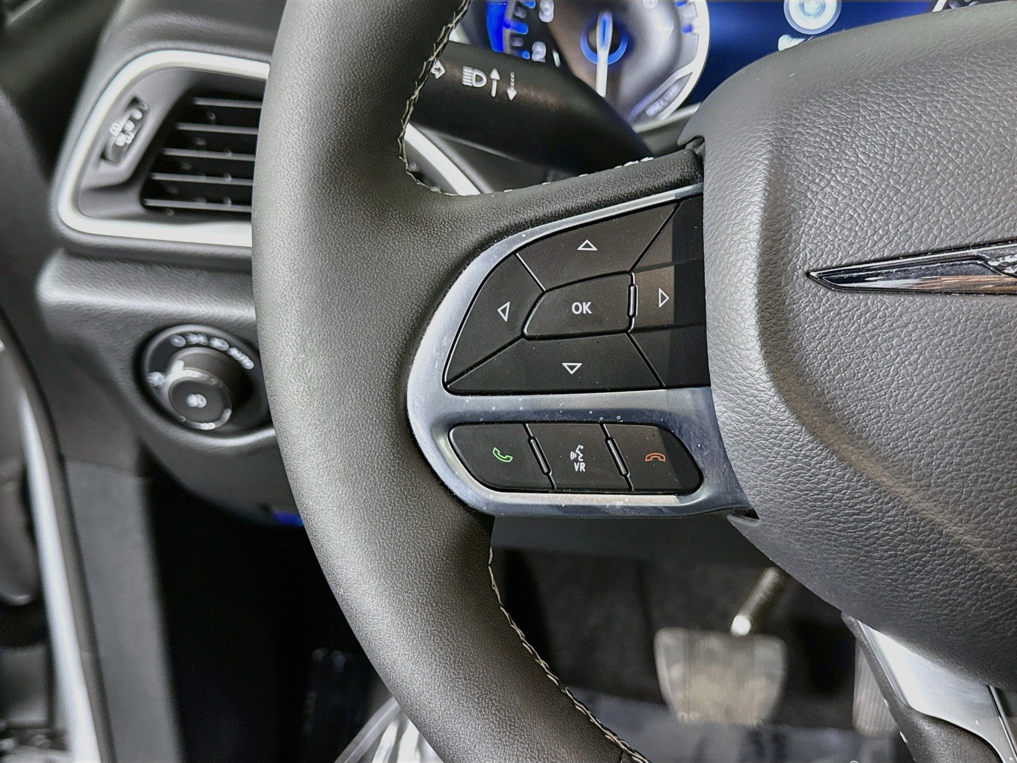 Used 2026 Chrysler Pacifica Select FWD image 14