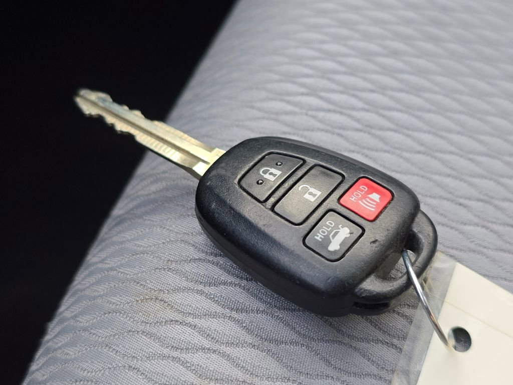 Used 2016 Toyota Corolla L image 35