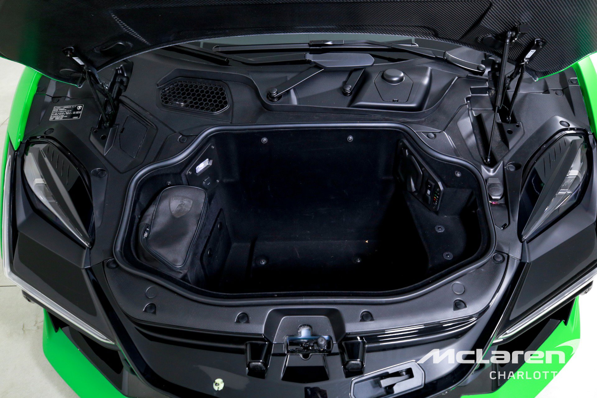Used 2024 Lamborghini Revuelto image 16