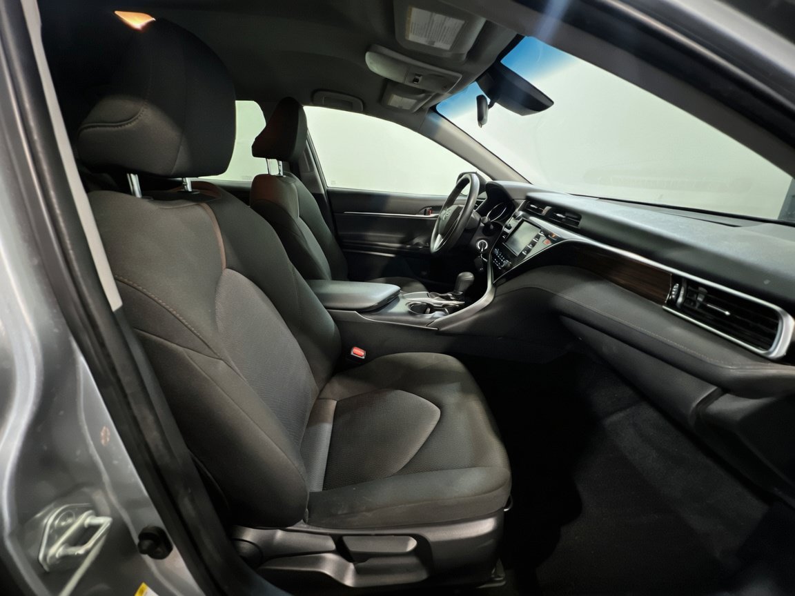 Used 2018 Toyota Camry LE FWD image 19