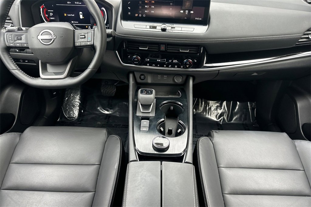 Used 2025 Nissan Rogue SL image 4