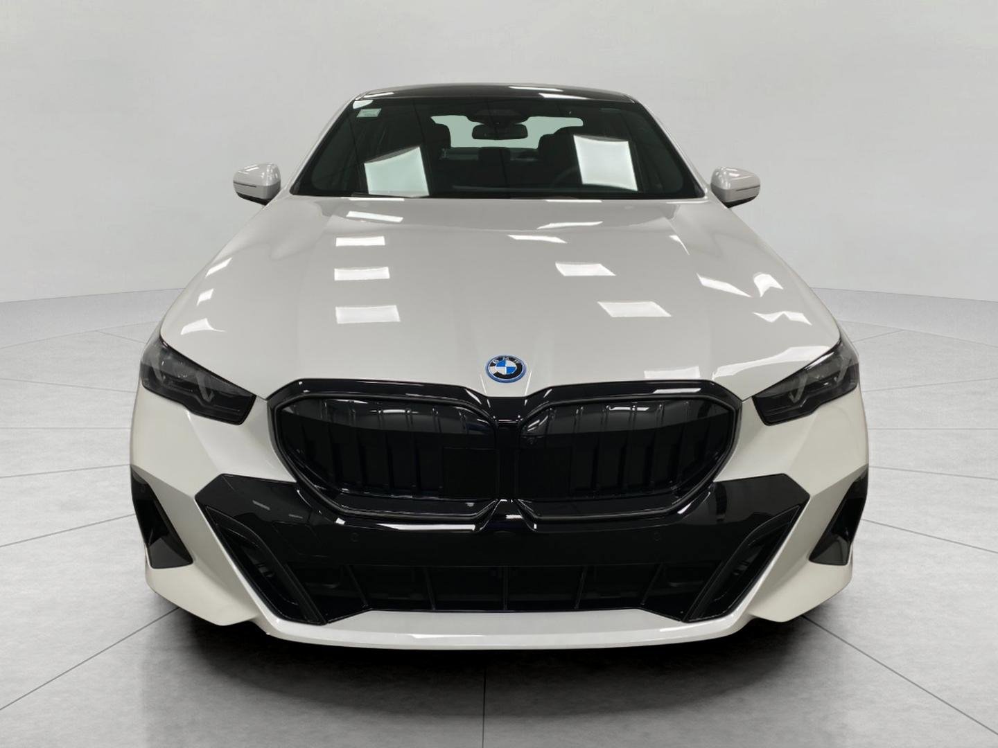 New 2026 BMW 550e xDrive w/ Executive Package AWD/4WD image 10