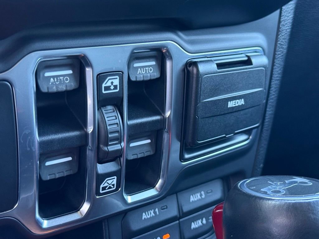 Used 2019 Jeep Wrangler Unlimited Sahara w/ Quick Order Package 24M Moab AWD/4WD image 35