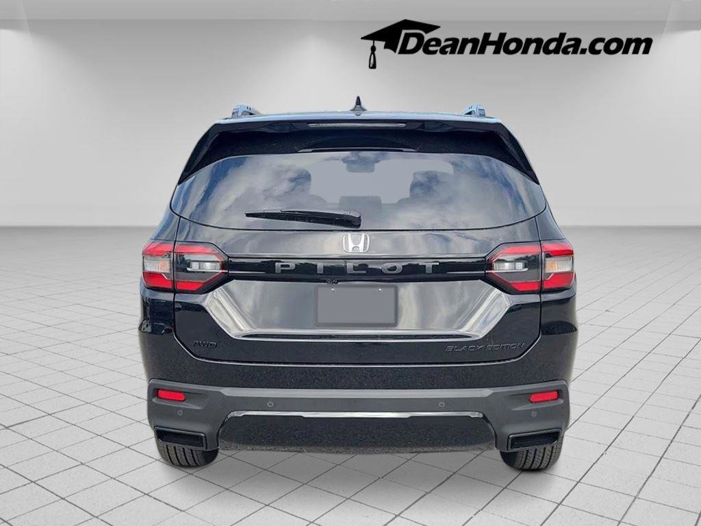 New 2026 Honda Pilot Black Edition image 4