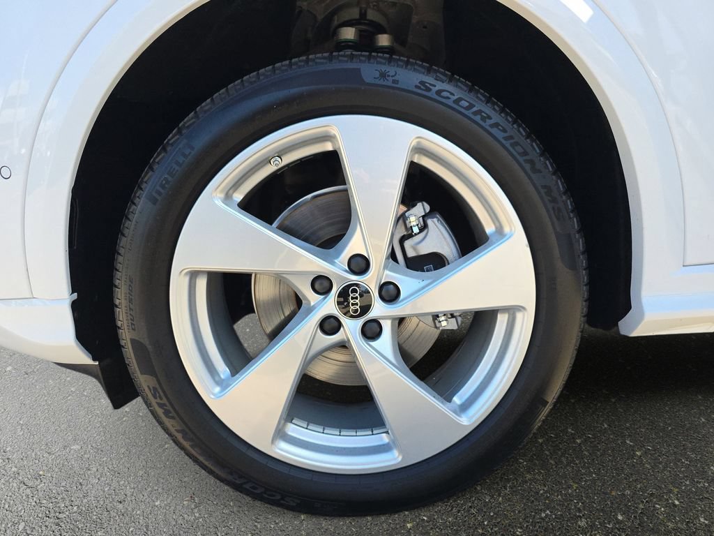 Certified 2025 Audi Q5 Premium w/ Premium Plus AWD/4WD image 36