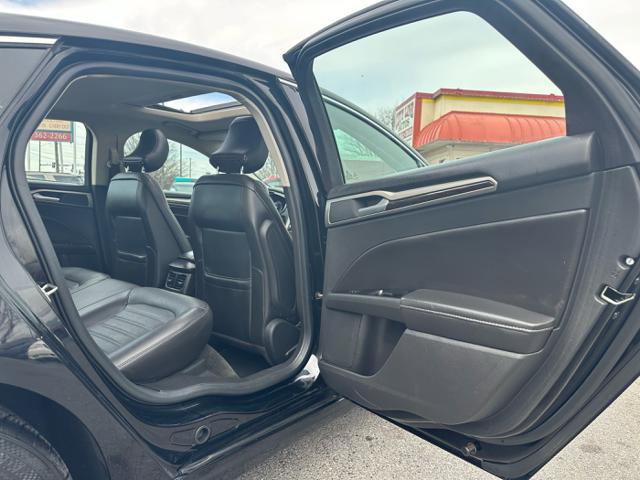 Used 2016 Ford Fusion SE w/ Equipment Group 202A FWD image 17