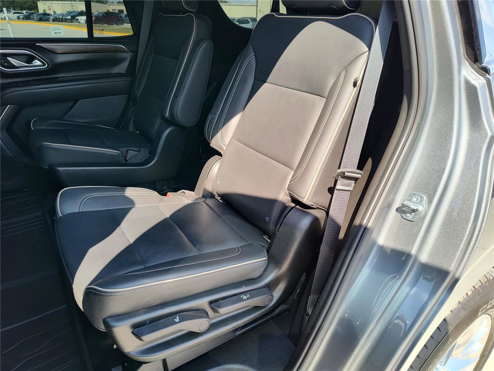 Used 2021 Chevrolet Tahoe Premier w/ Premium Package image 28