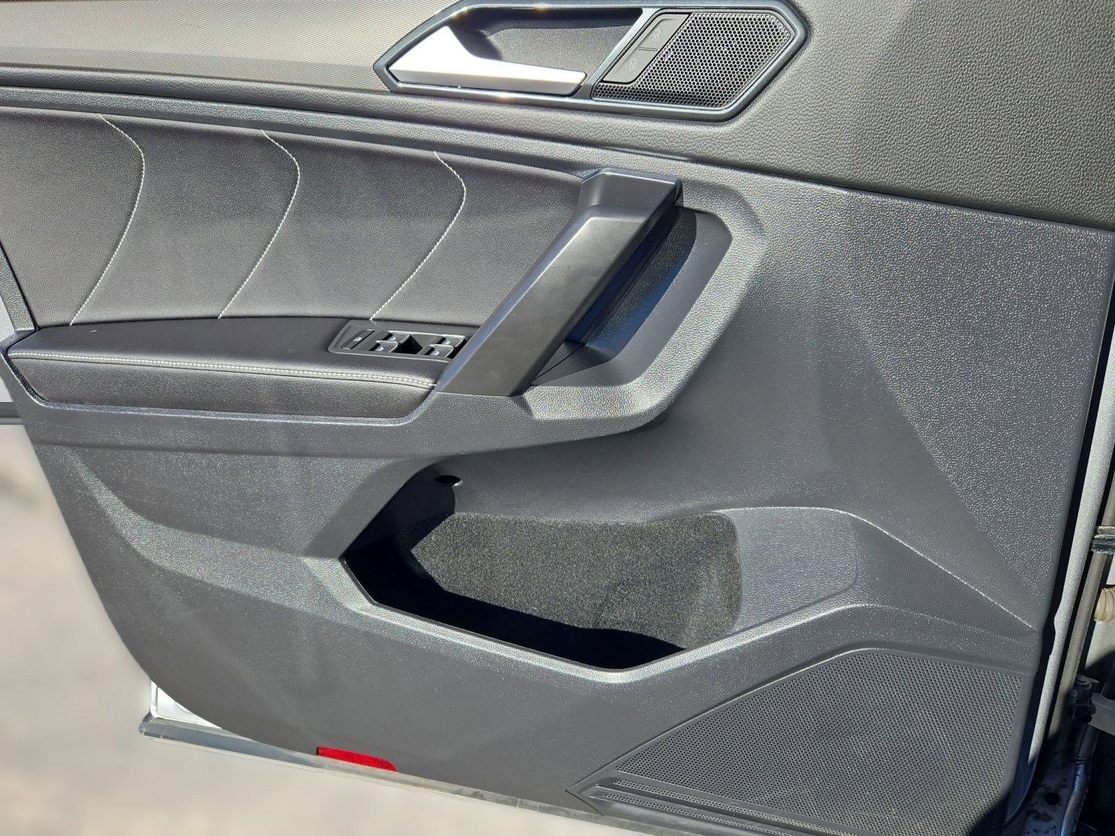 Used 2022 Volkswagen Tiguan SE image 20