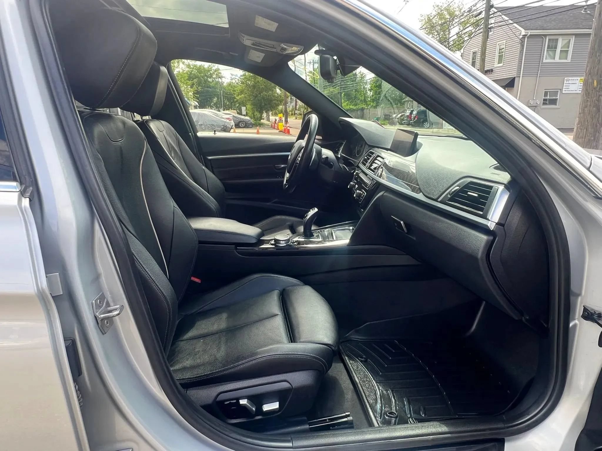Used 2017 BMW 330i xDrive Sedan AWD/4WD image 31