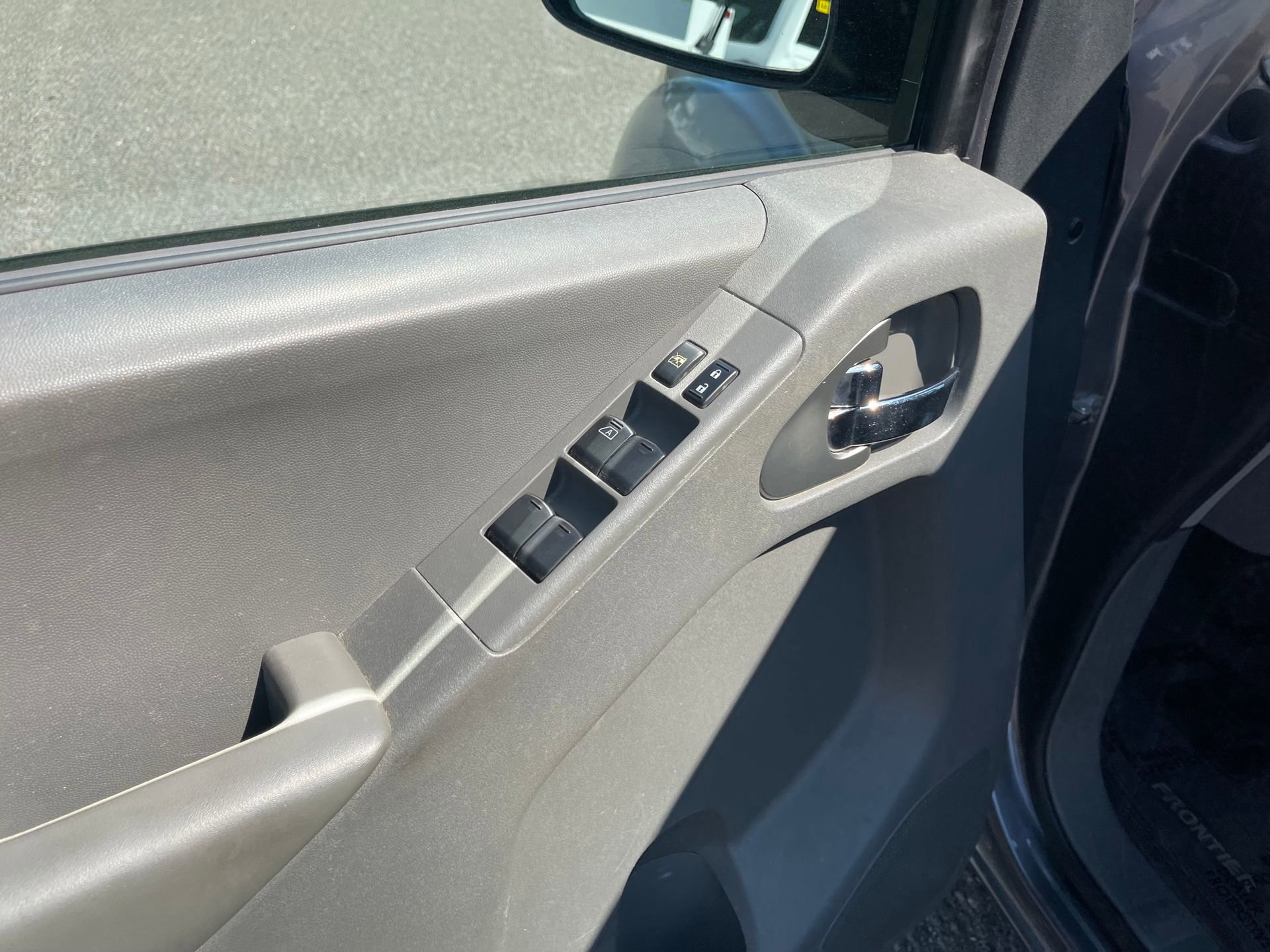 Used 2018 Nissan Frontier SV w/ Value Truck Package image 12