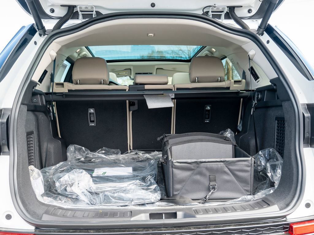 New 2025 Land Rover Discovery Sport S image 24