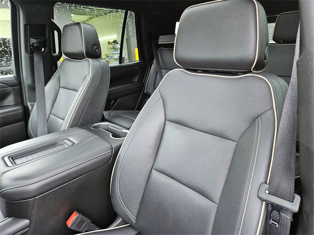 Used 2023 GMC Yukon SLT w/ SLT Premium Package image 14