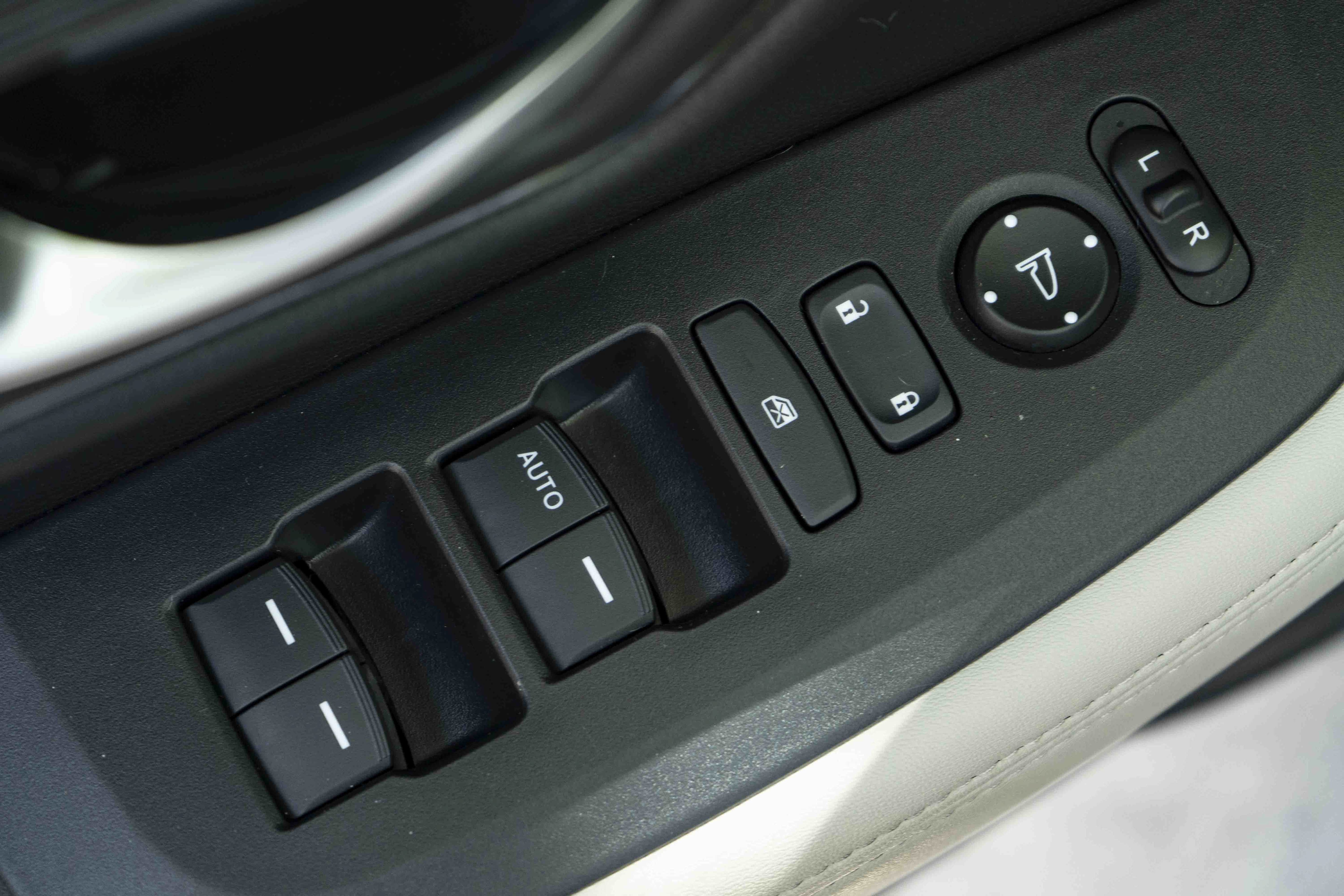 Used 2023 Honda HR-V LX image 37